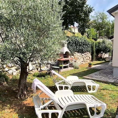 Apartment Bregi *